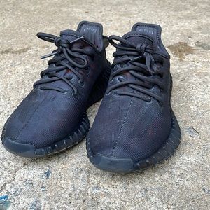 adidas Yeezy Boost 350 V2
Mono Cinder, size 5 (comes with box)